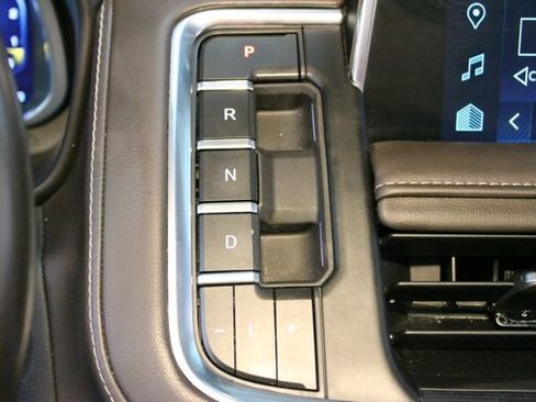 Used 2023 Chevrolet Suburban Z71 w/ Luxury Package AWD/4WD image 30