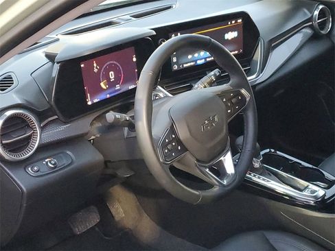 Used 2025 Chevrolet Trax ACTIV w/ Driver Confidence Package image 10