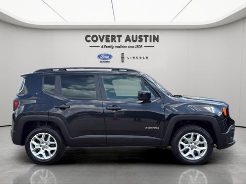 Used 2018 Jeep Renegade Latitude w/ Cold Weather Group AWD/4WD image 6