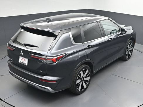 Used 2025 Mitsubishi Outlander AWD image 37