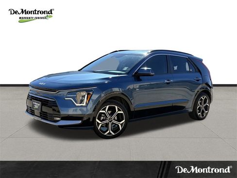 Used 2023 Kia Niro SX Touring image 1