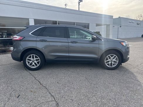 Used 2024 Ford Edge SEL w/ Convenience Package image 2