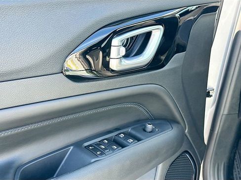 New 2026 Jeep Compass Latitude image 12