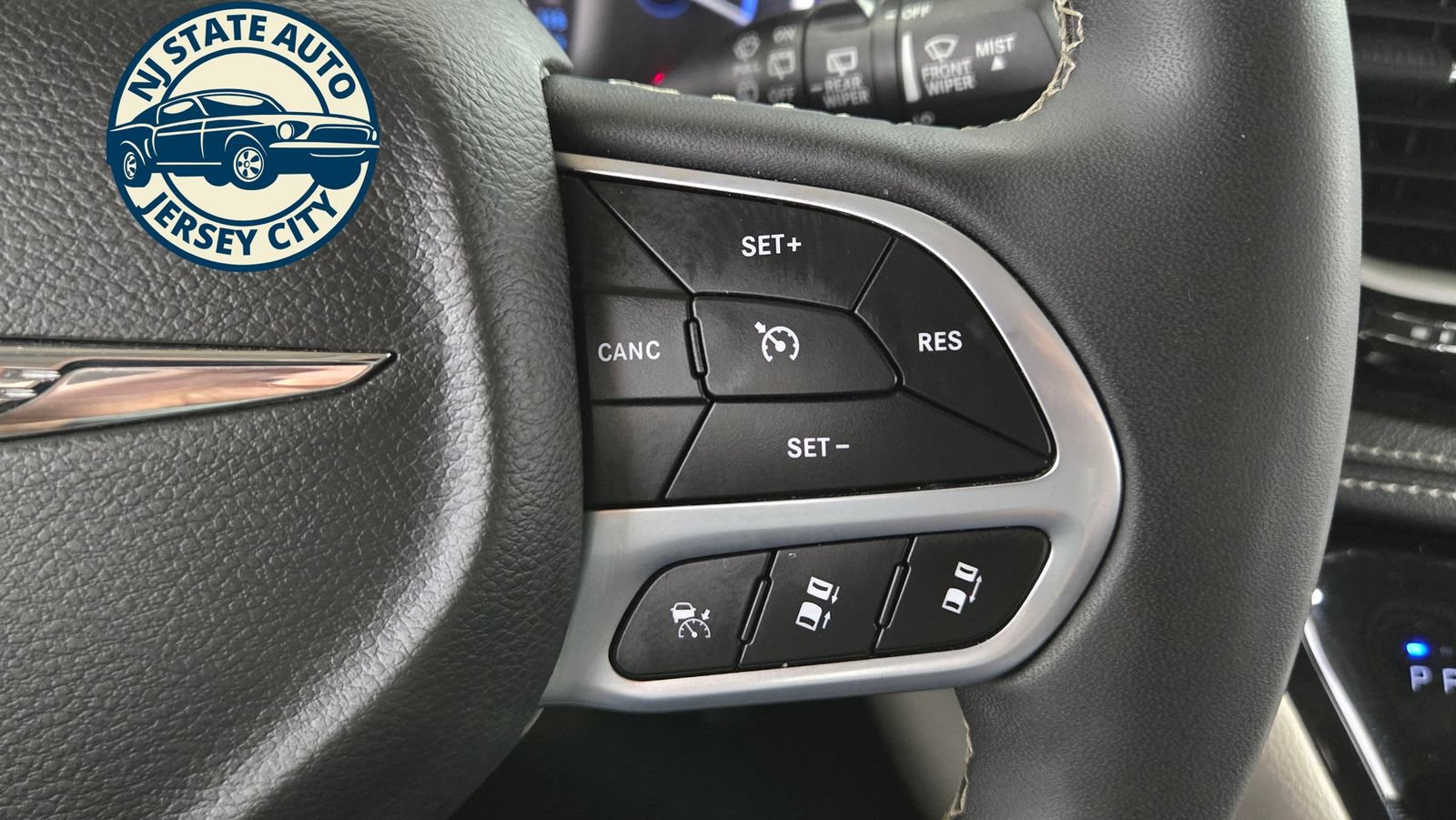 Used 2024 Chrysler Pacifica Limited FWD image 13