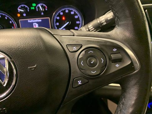 Used 2020 Buick Enclave Premium w/ Sun and Sites Package image 22