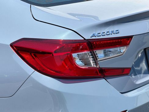 Used 2022 Honda Accord Touring image 8