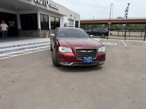 Used 2019 Chrysler 300 Limited AWD/4WD image 19