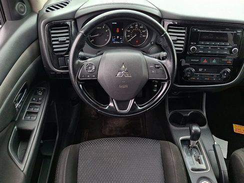 Used 2016 Mitsubishi Outlander AWD image 12
