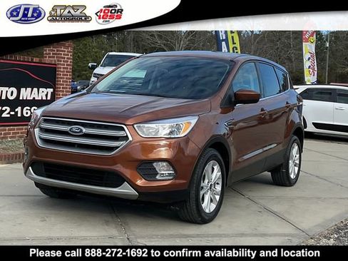 Used 2017 Ford Escape SE image 3