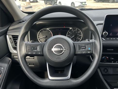 Used 2024 Nissan Rogue SV AWD/4WD image 16