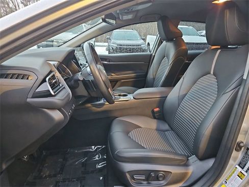 Used 2024 Toyota Camry SE image 19