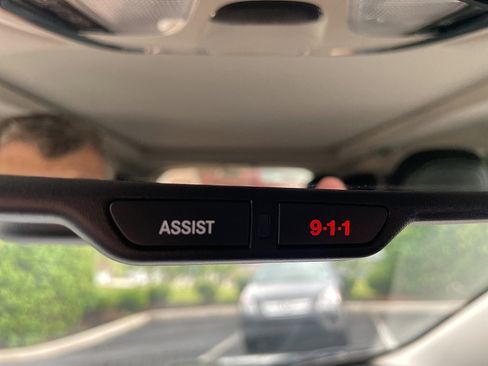 Used 2017 Jeep Cherokee Limited image 46