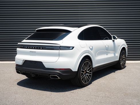 Certified 2026 Porsche Cayenne E-Hybrid Coupe AWD/4WD image 29