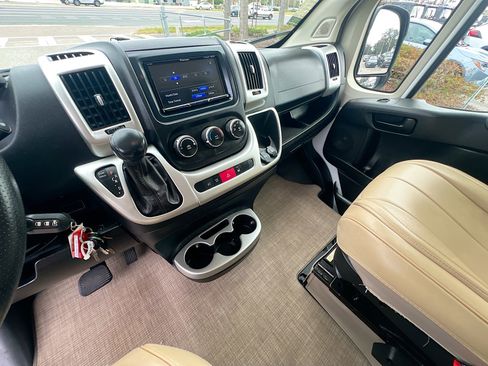 Used 2021 RAM ProMaster 3500 w/ Convenience Group image 25