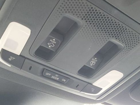 Used 2025 Honda Pilot Black Edition image 39