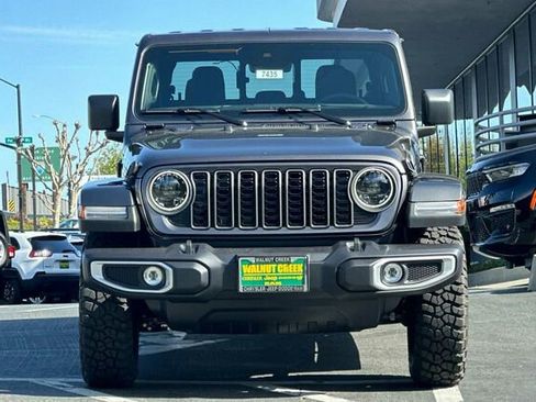 New 2025 Jeep Gladiator Sport image 6