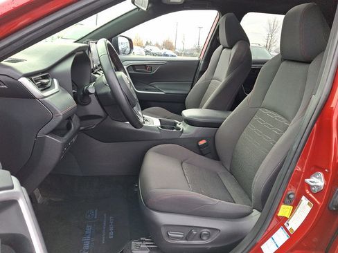 Used 2021 Toyota RAV4 SE image 14