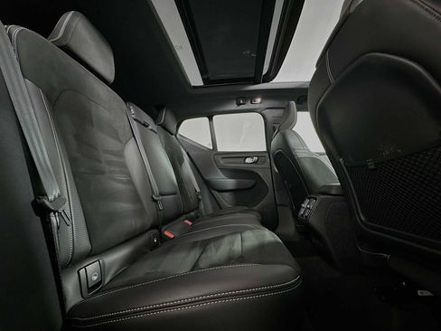 Used 2021 Volvo XC40 T5 R-Design image 26