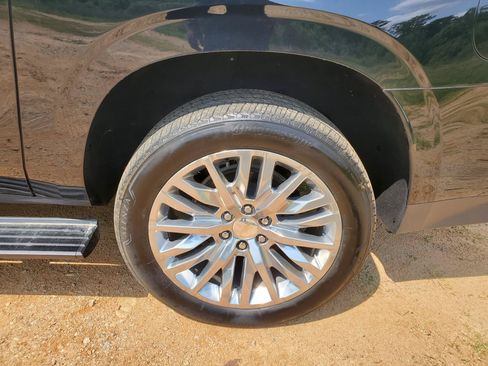 Used 2023 Chevrolet Suburban High Country AWD/4WD image 8