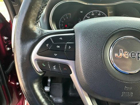 Used 2019 Jeep Grand Cherokee Altitude AWD/4WD image 10