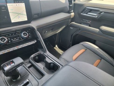 Used 2025 GMC Sierra 1500 AT4 w/ Technology Package AWD/4WD image 29