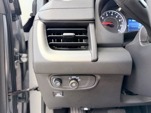Used 2024 GMC Terrain SLE w/ Driver Convenience Package FWD image 38