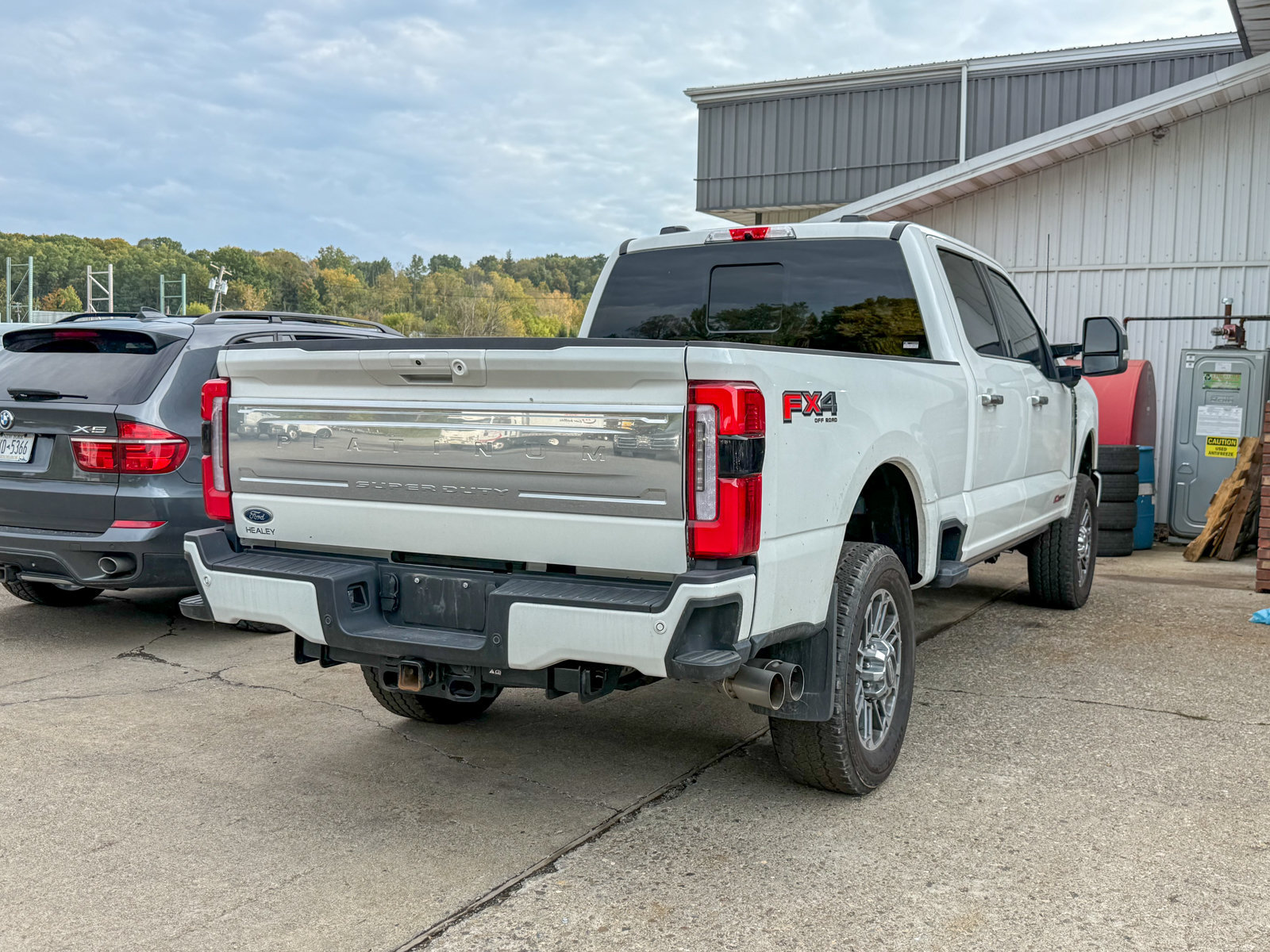 Certified 2025 Ford F350 Platinum w/ Platinum Plus Package AWD/4WD image 5