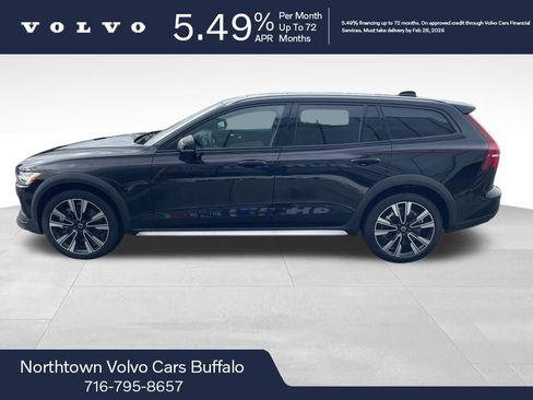 Certified 2025 Volvo V60 B5 Cross Country Ultra image 2