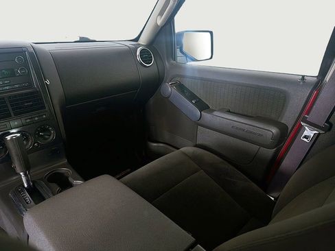 Used 2009 Ford Explorer Sport Trac XLT AWD/4WD image 25