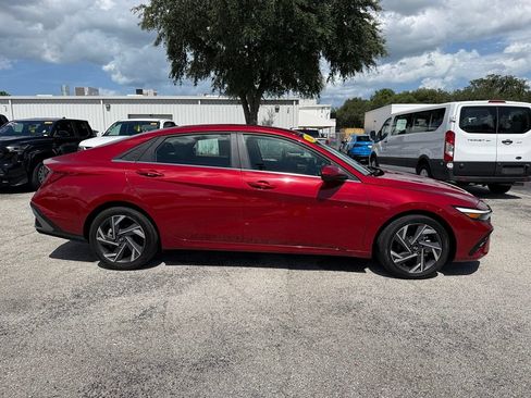 Used 2025 Hyundai Elantra SEL FWD image 11