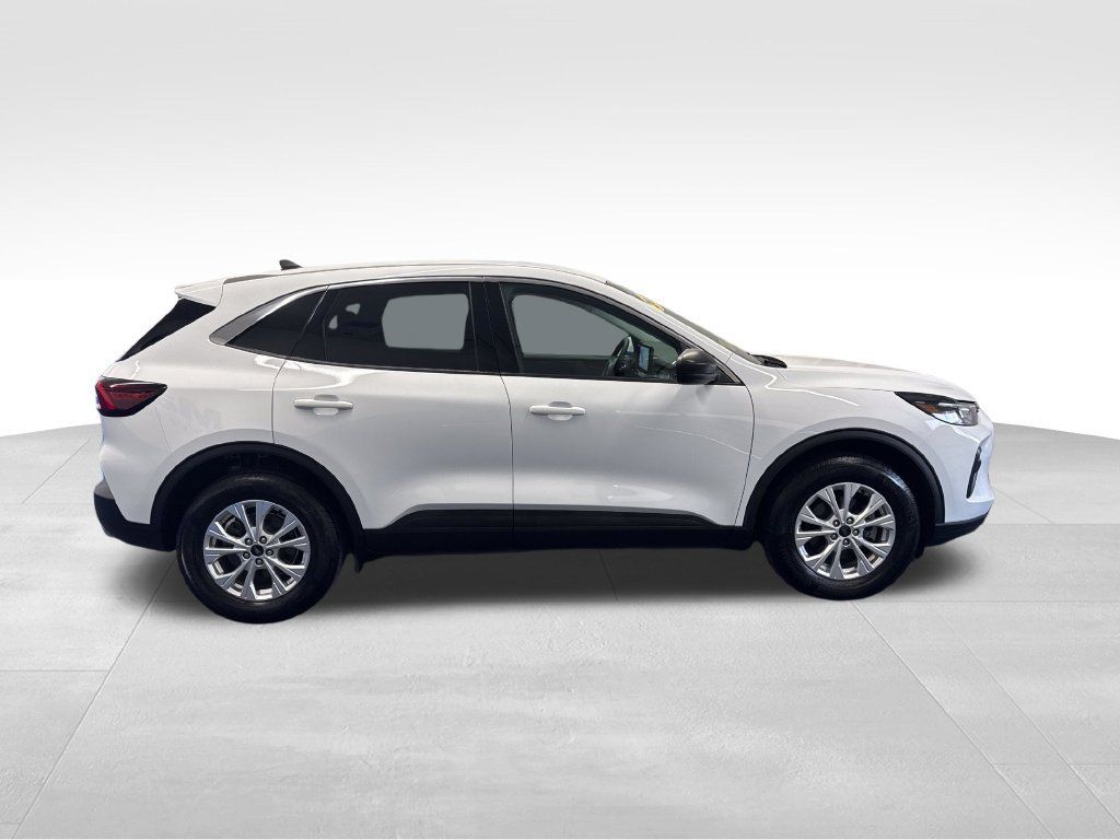 Used 2023 Ford Escape Active w/ Tech Pack #1 AWD/4WD image 7