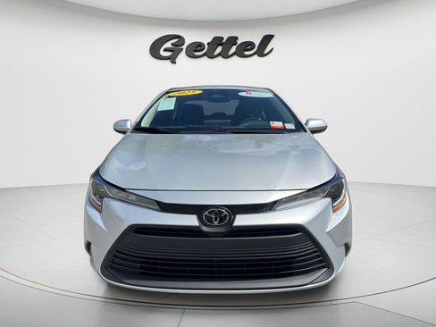 Used 2025 Toyota Corolla LE FWD image 2