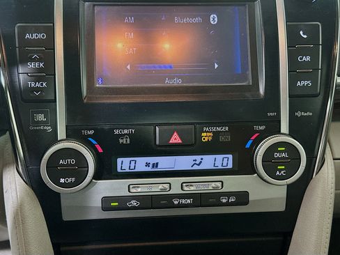 Used 2014 Toyota Camry XLE w/ Leather Package FWD image 24