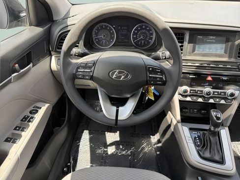 Used 2020 Hyundai Elantra SE FWD image 20