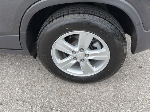 Used 2019 Chevrolet Trax LT w/ LT Convenience Package AWD/4WD image 9