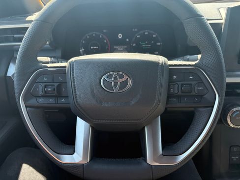 Used 2025 Toyota Tacoma TRD Off-Road AWD/4WD image 5