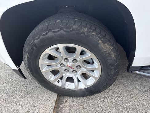 Used 2015 GMC Yukon SLE image 11