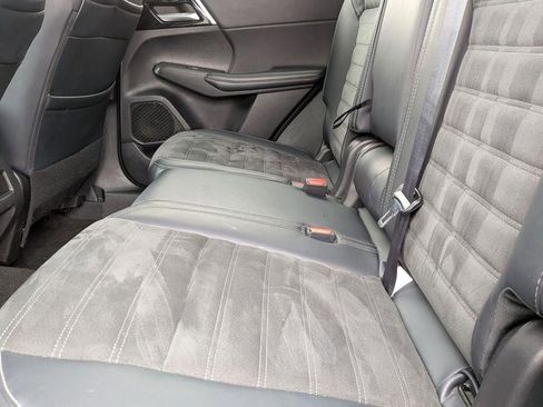 Used 2024 Mitsubishi Outlander SE AWD/4WD image 23
