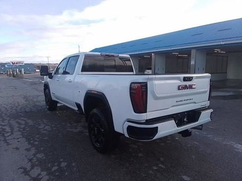 Used 2025 GMC Sierra 2500 AT4 AWD/4WD image 9