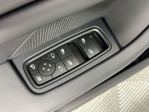 New 2026 Porsche Taycan image 13