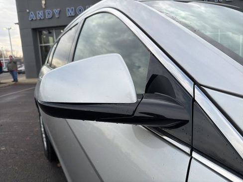 Used 2010 Cadillac SRX Luxury image 3