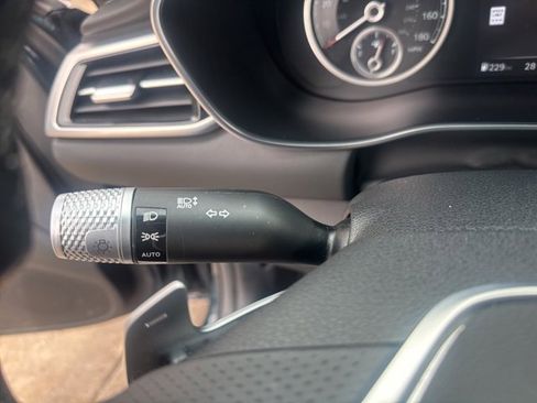 Used 2025 Genesis G70 2.5T image 20