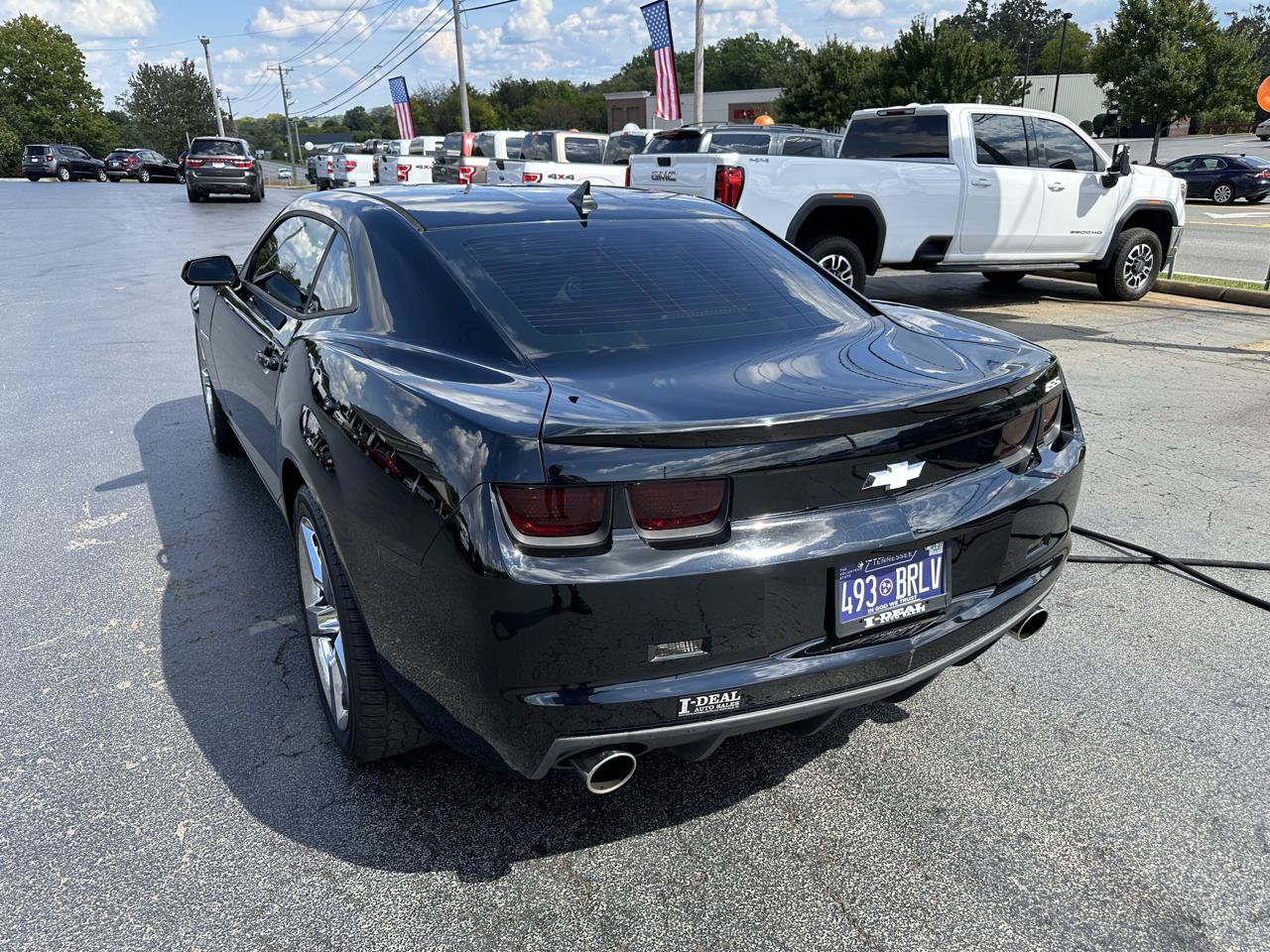 Used 2010 Chevrolet Camaro SS w/ White Stripe Package RWD image 2