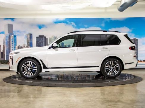 Used 2025 BMW X7 xDrive40i w/ M Sport Package AWD/4WD image 6