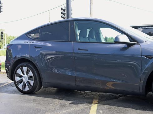Used 2023 Tesla Model Y Long Range AWD/4WD image 4