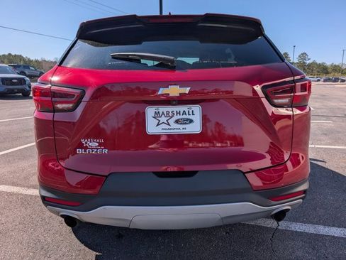 Used 2025 Chevrolet Blazer LT image 4