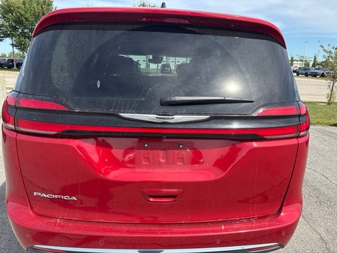 Used 2024 Chrysler Pacifica Touring-L FWD image 11
