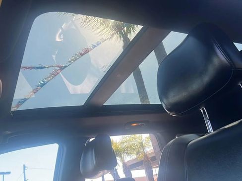 Used 2015 Jeep Grand Cherokee Limited w/ Luxury Group II image 32