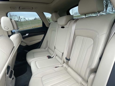 Certified 2022 Audi Q5 2.0T Premium w/ Convenience Package image 12