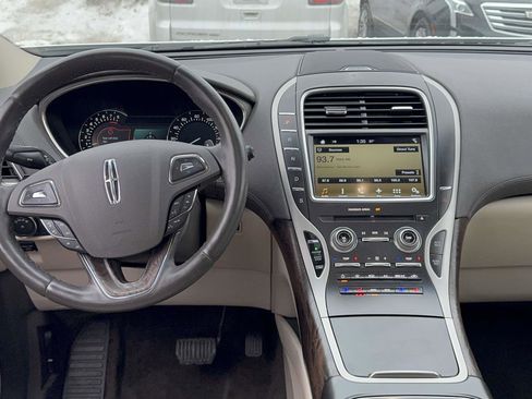 Used 2016 Lincoln MKX Reserve w/ Climate Package image 11